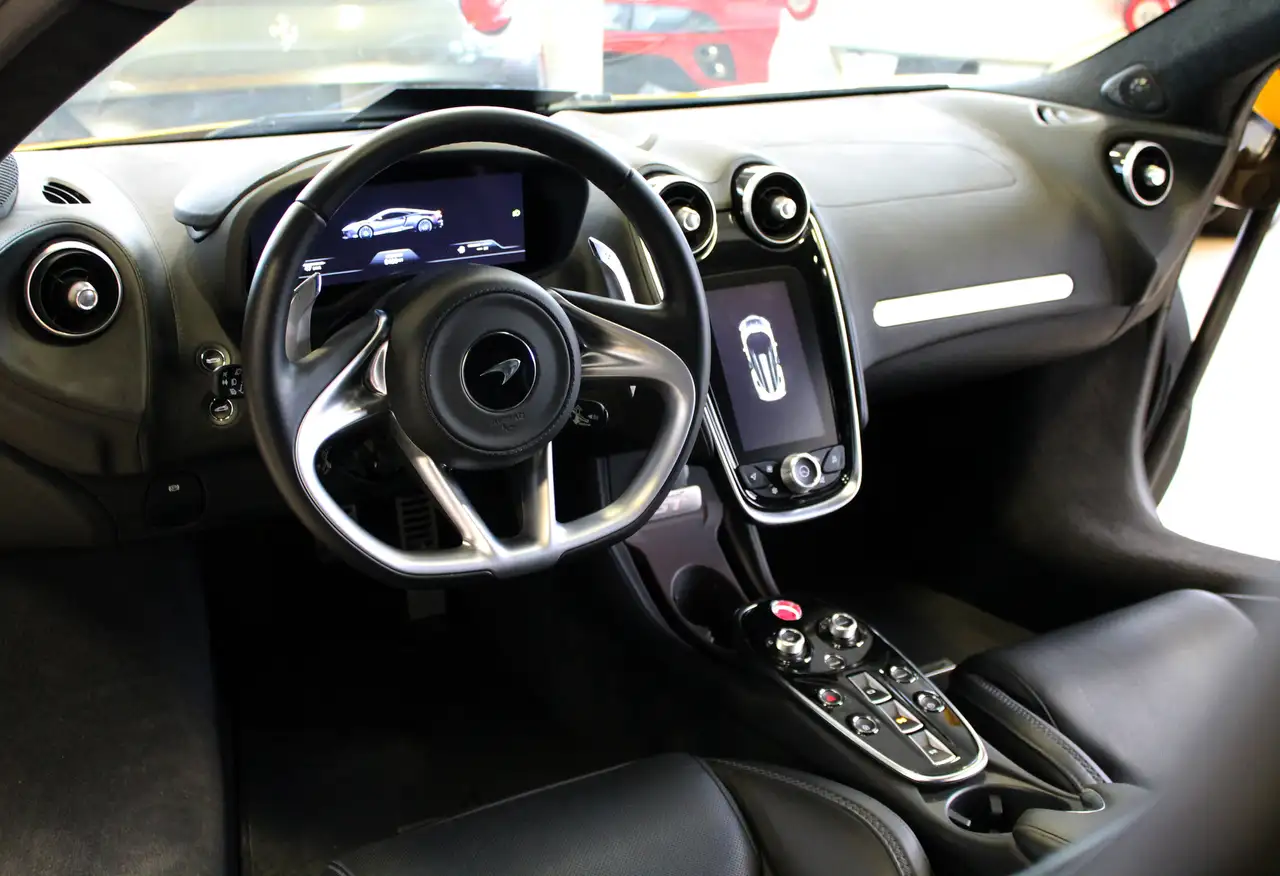 McLaren GT снимка McLaren GT
