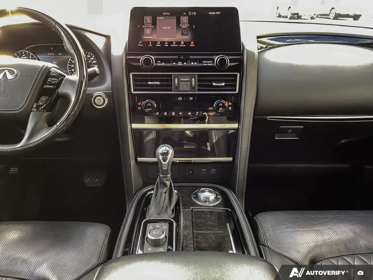 Infiniti QX80 снимка Infiniti QX80