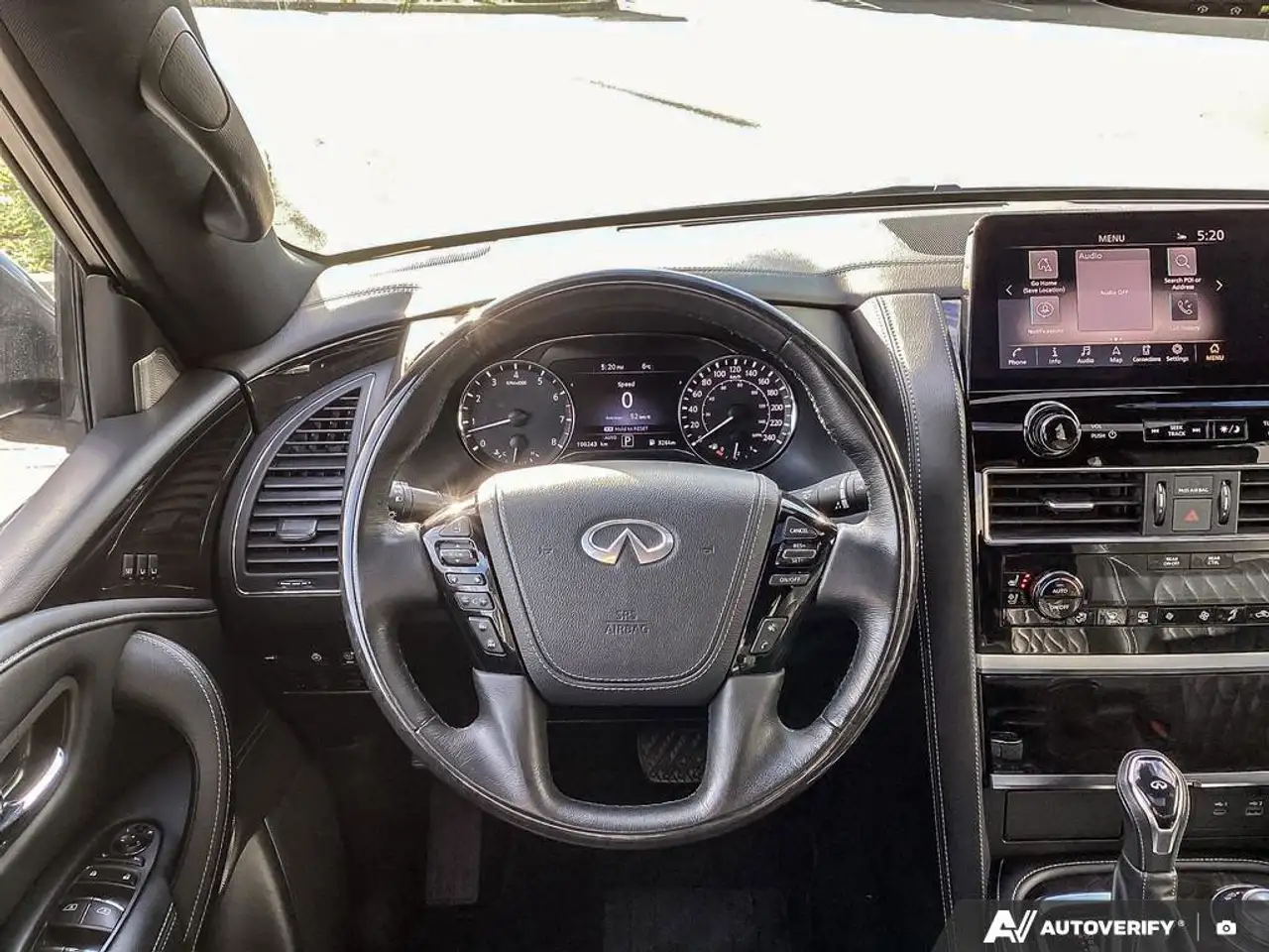 Infiniti QX80 снимка Infiniti QX80