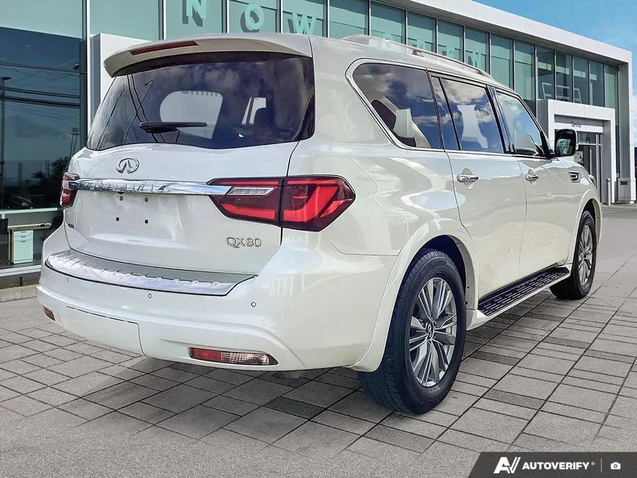 Infiniti QX80 снимка Infiniti QX80