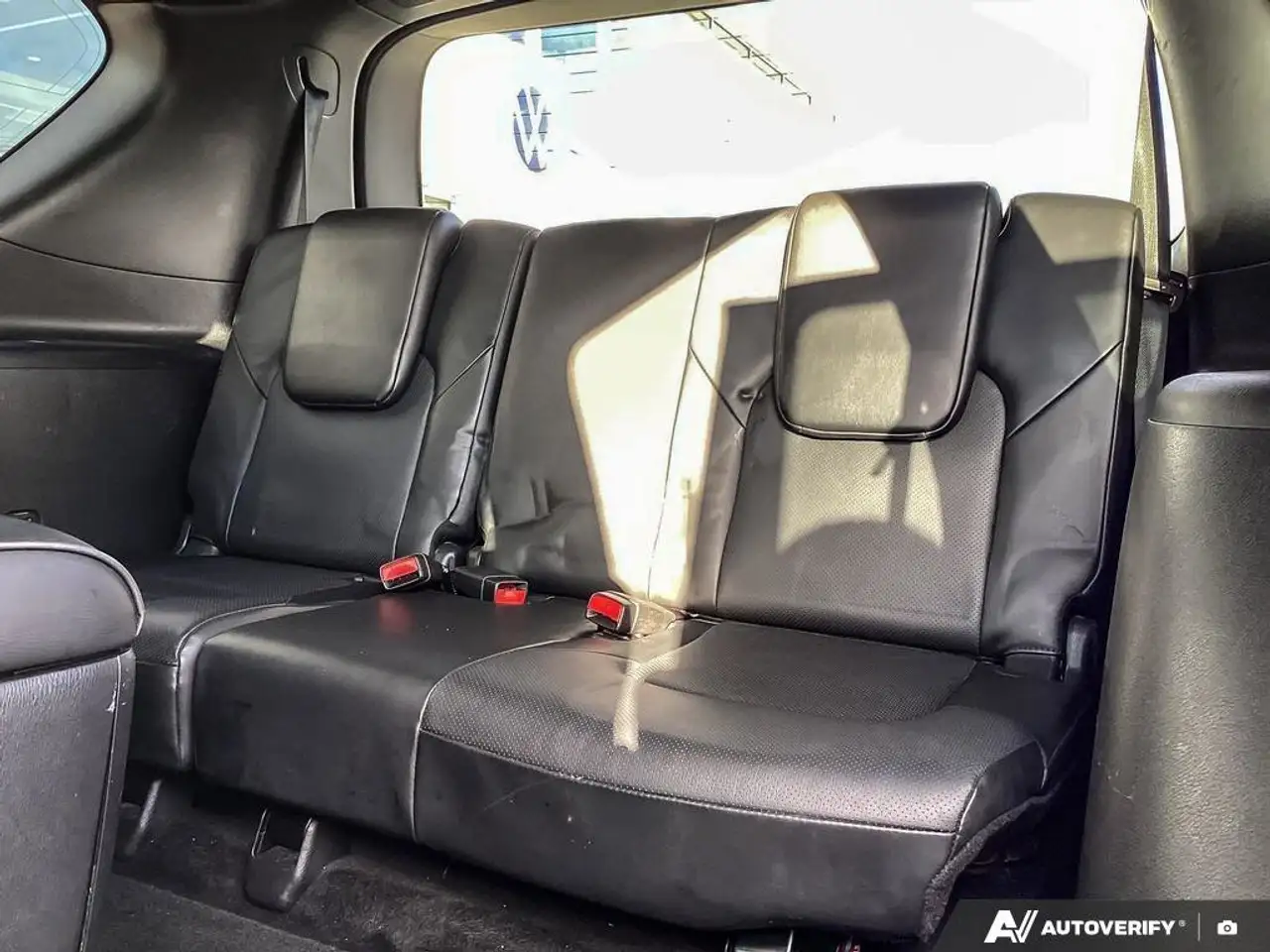 Infiniti QX80 снимка Infiniti QX80