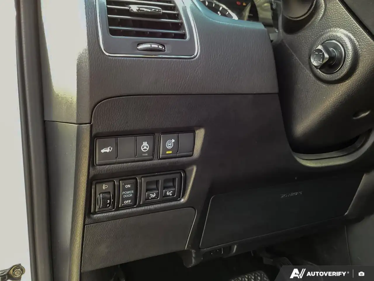 Infiniti QX80 снимка Infiniti QX80