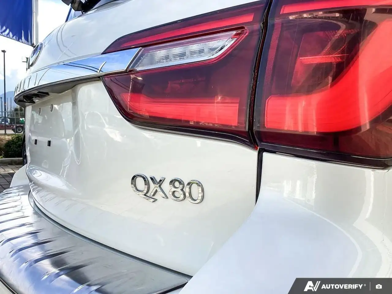 Infiniti QX80 снимка Infiniti QX80
