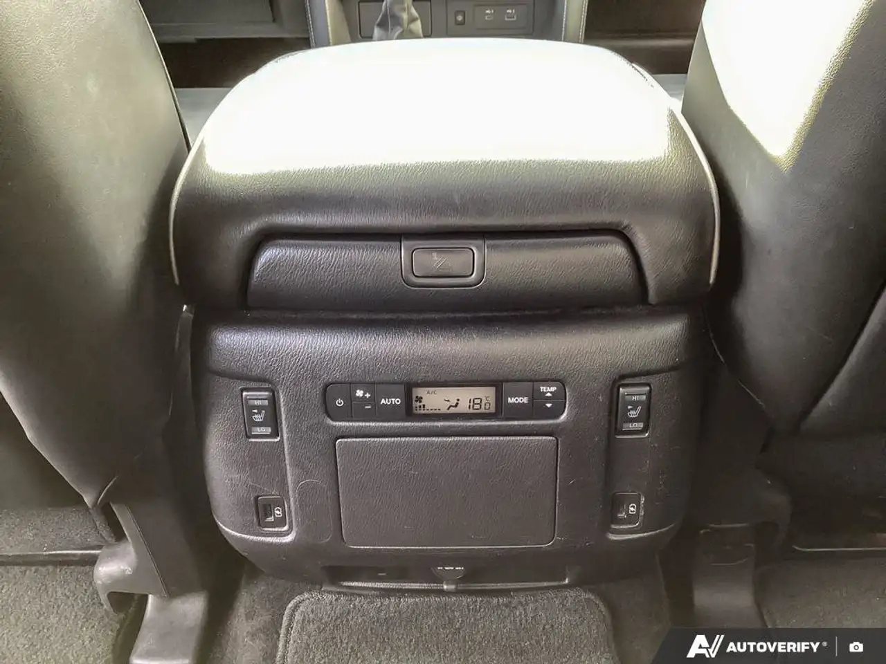 Infiniti QX80 снимка Infiniti QX80