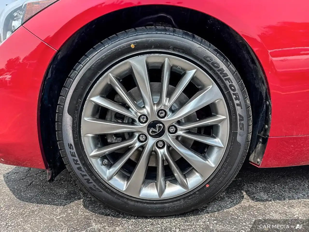 Infiniti Q50 снимка Infiniti Q50