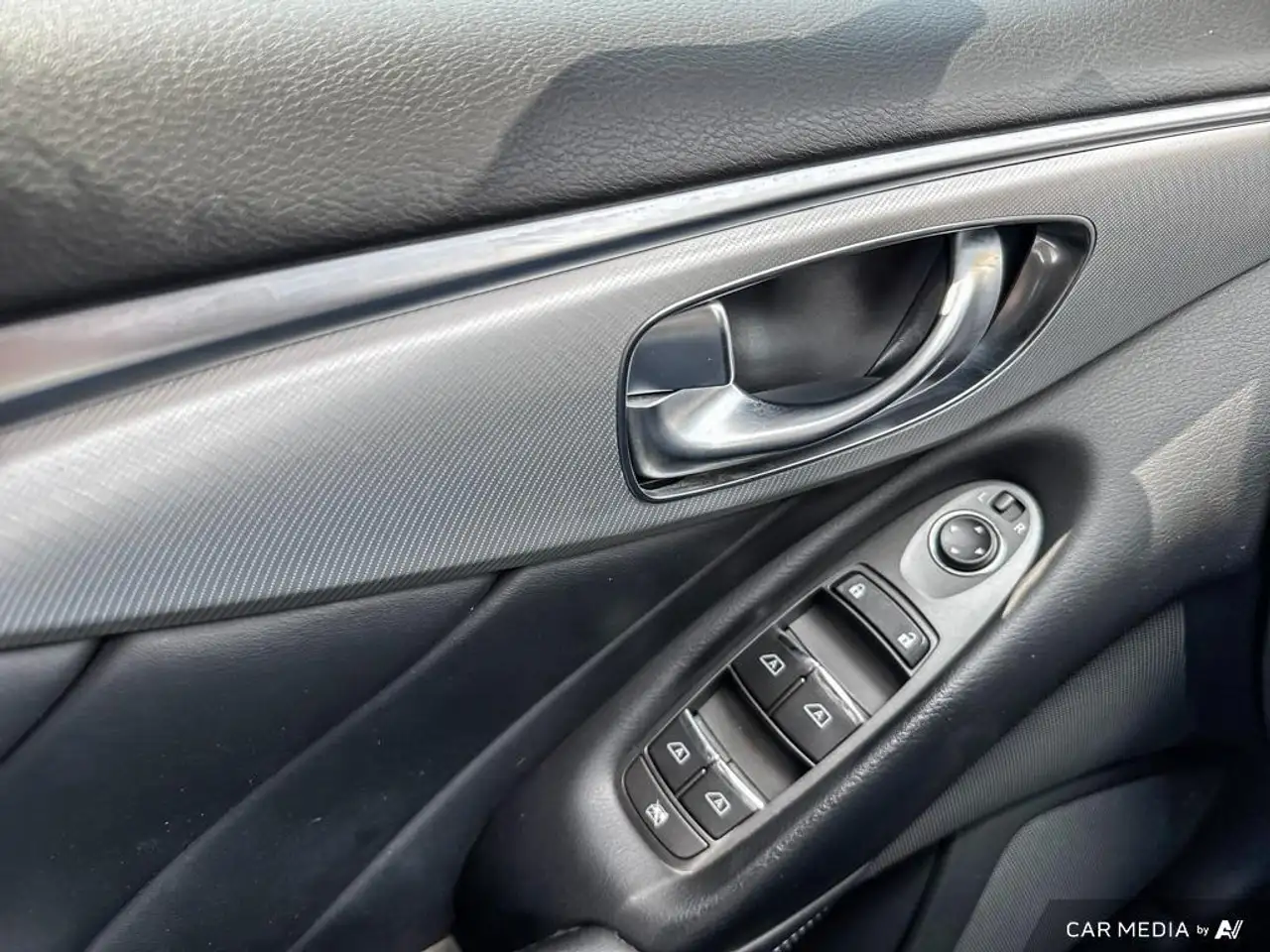 Infiniti Q50 снимка Infiniti Q50