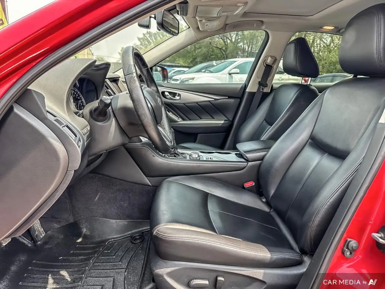 Infiniti Q50 снимка Infiniti Q50