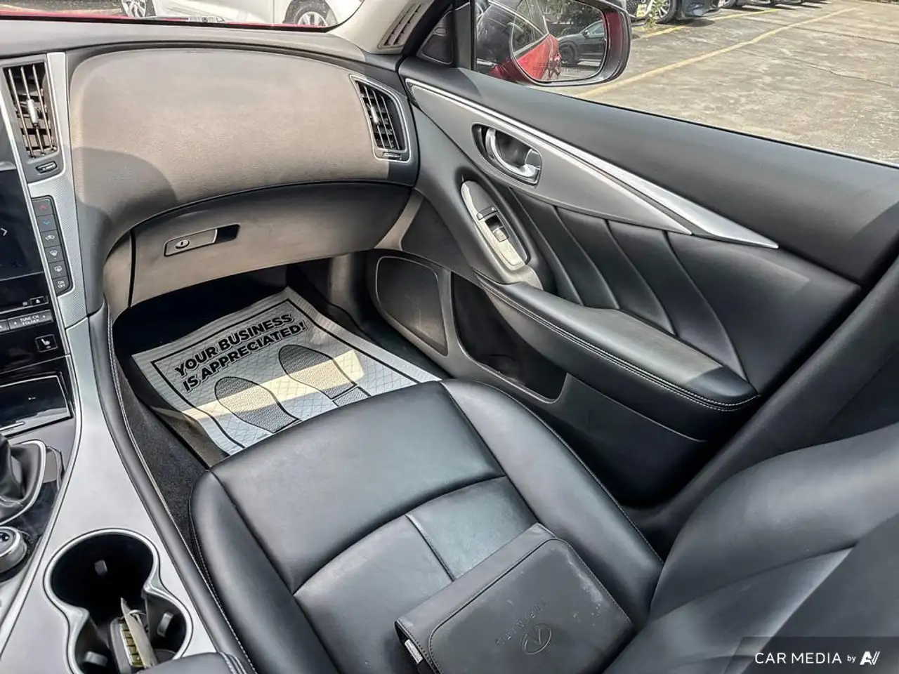 Infiniti Q50 снимка Infiniti Q50
