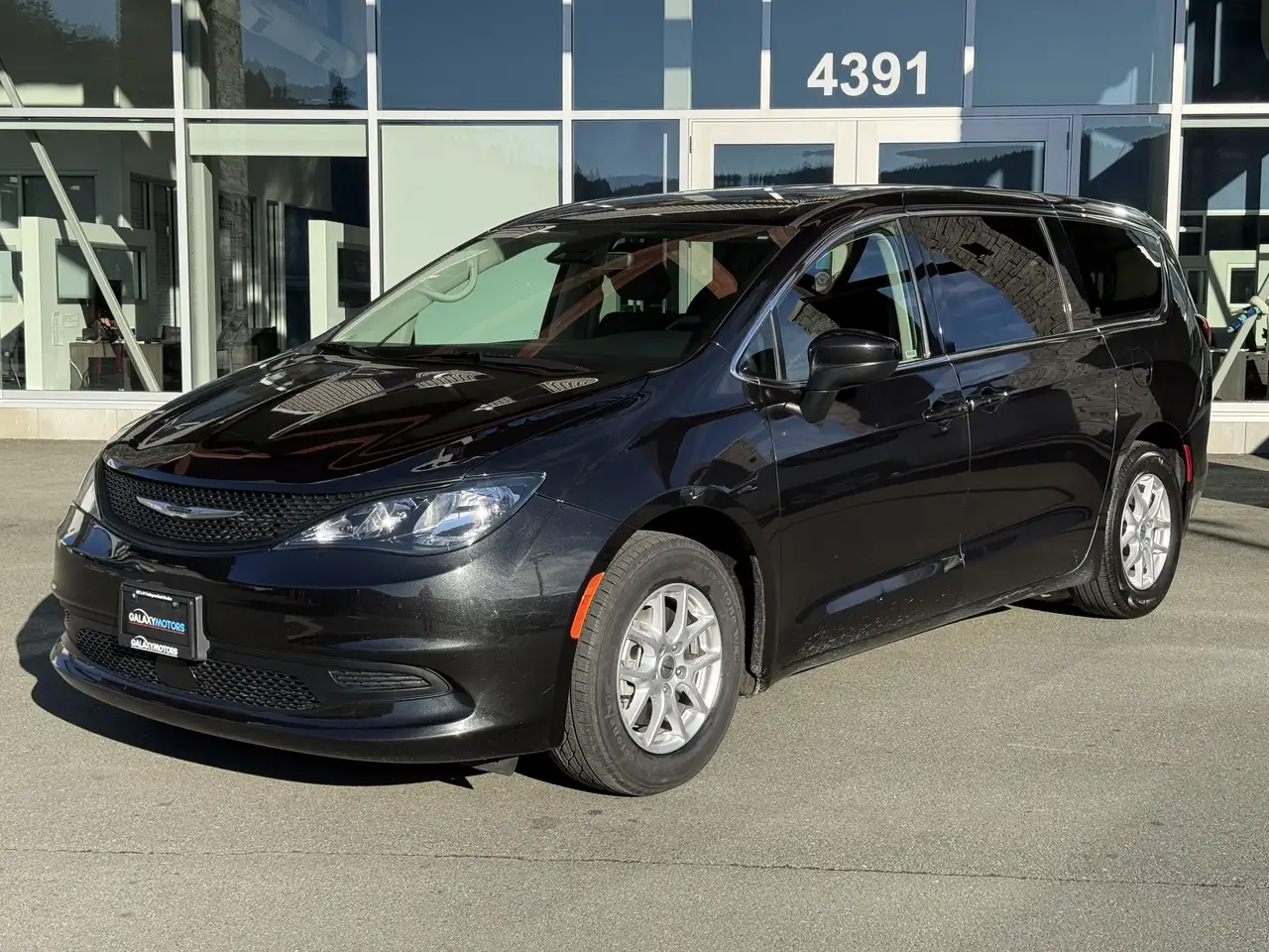 Chrysler Grand Caravan снимка Chrysler Grand Caravan