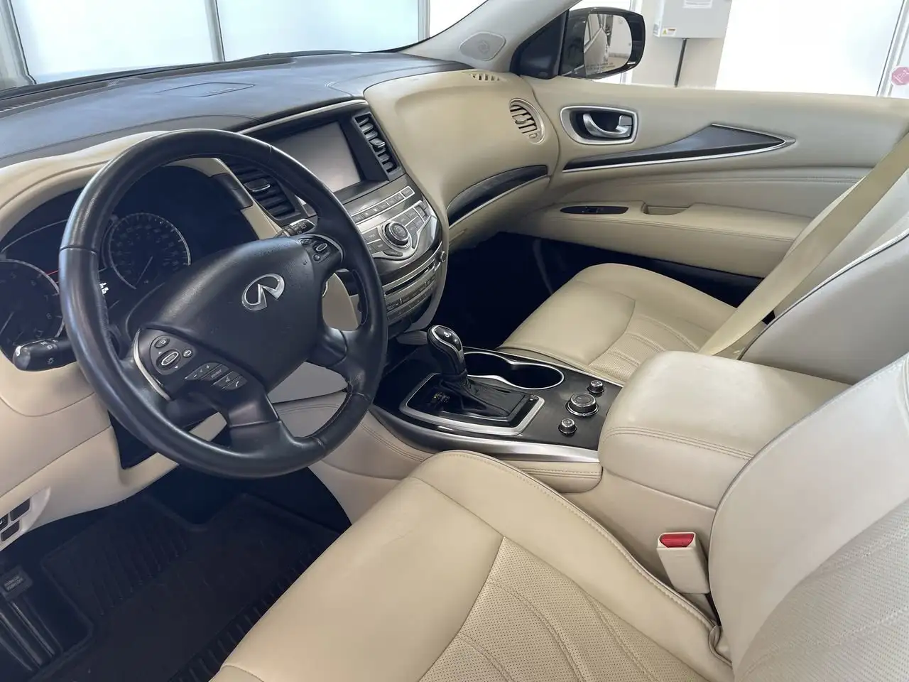 Infiniti QX60 снимка Infiniti QX60