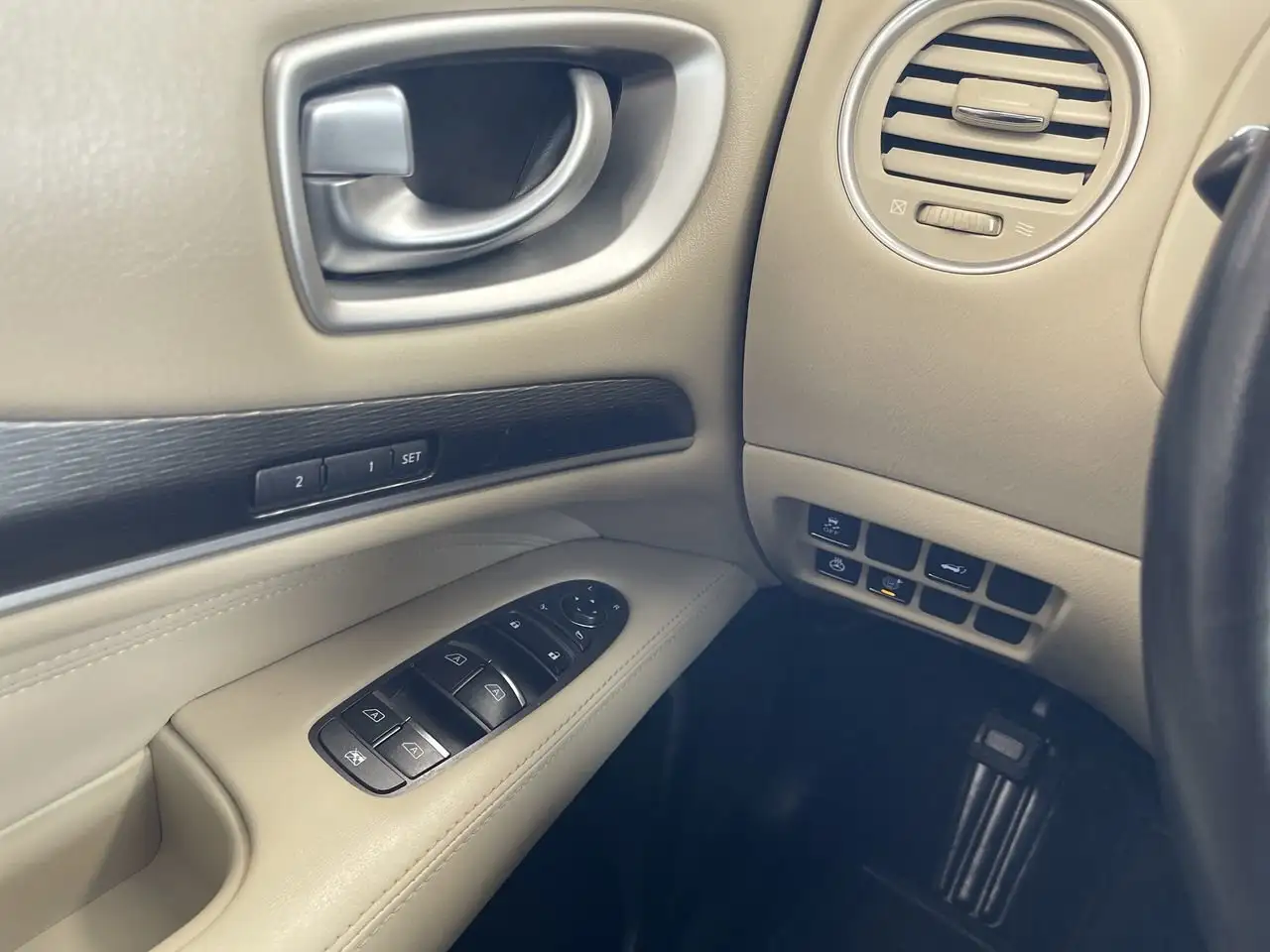 Infiniti QX60 снимка Infiniti QX60