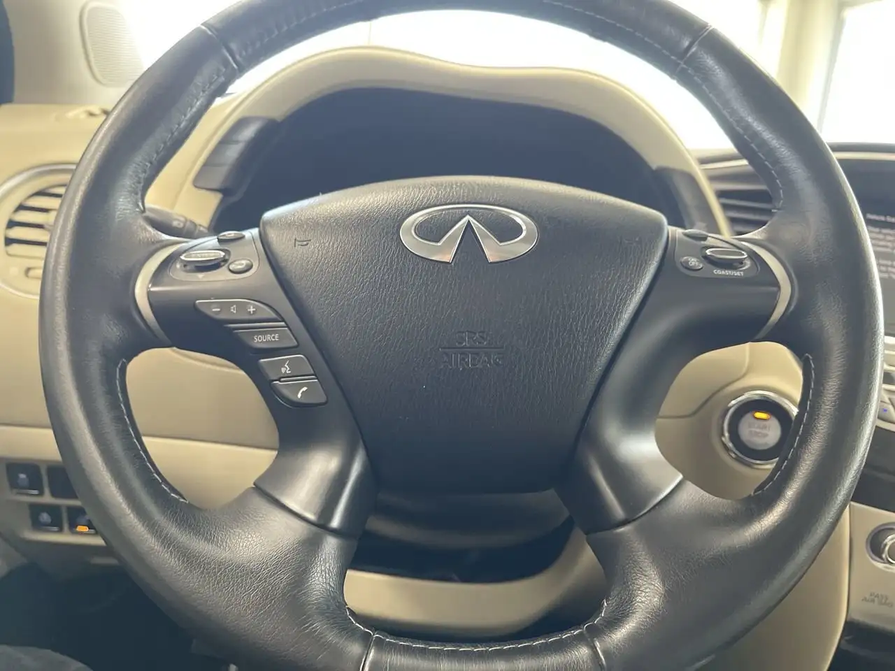 Infiniti QX60 снимка Infiniti QX60