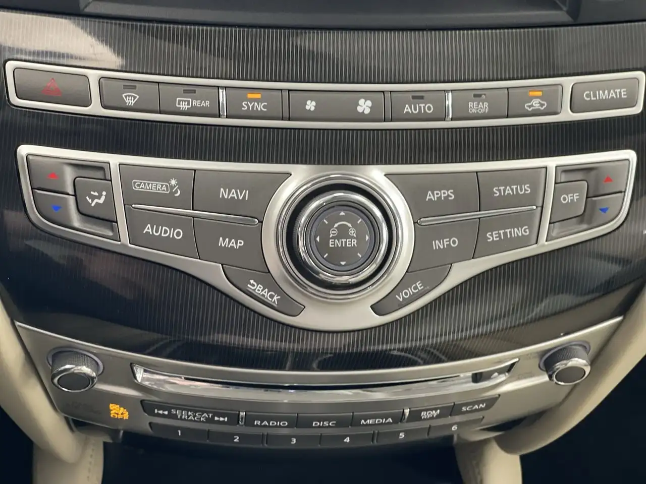 Infiniti QX60 снимка Infiniti QX60