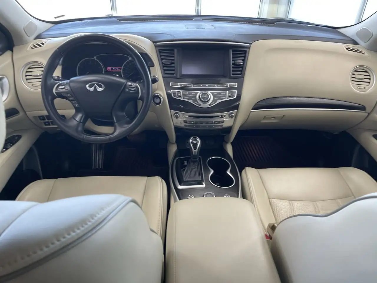 Infiniti QX60 снимка Infiniti QX60