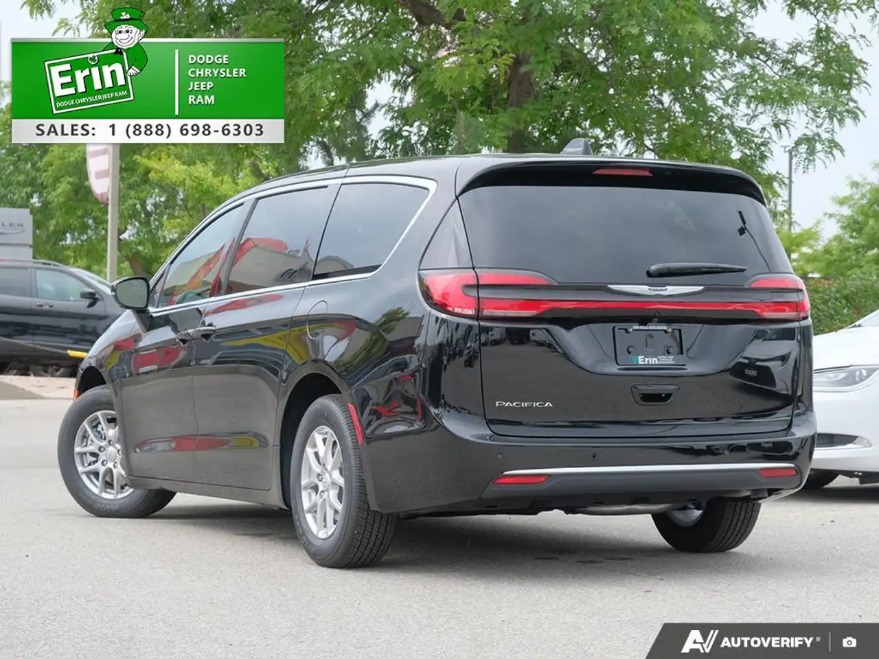 Chrysler Pacifica photo Chrysler Pacifica