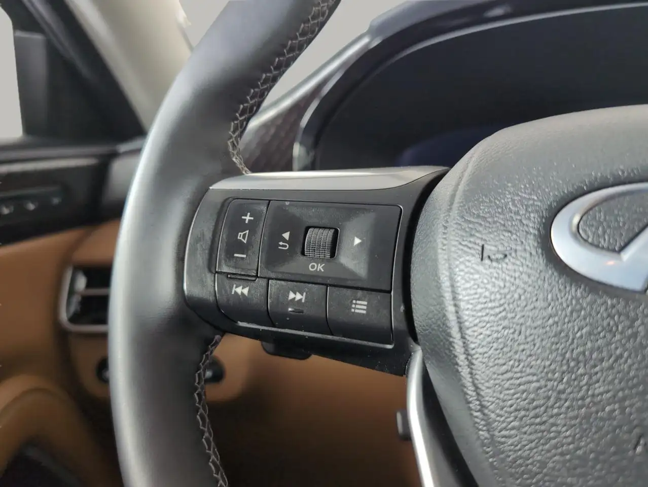 Infiniti QX60 снимка Infiniti QX60