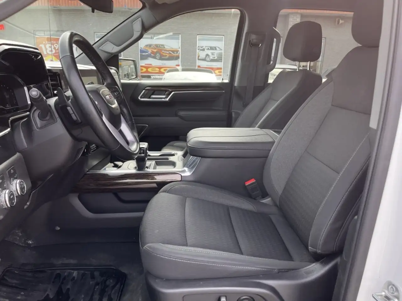 GMC Sierra 1500 снимка GMC Sierra 1500