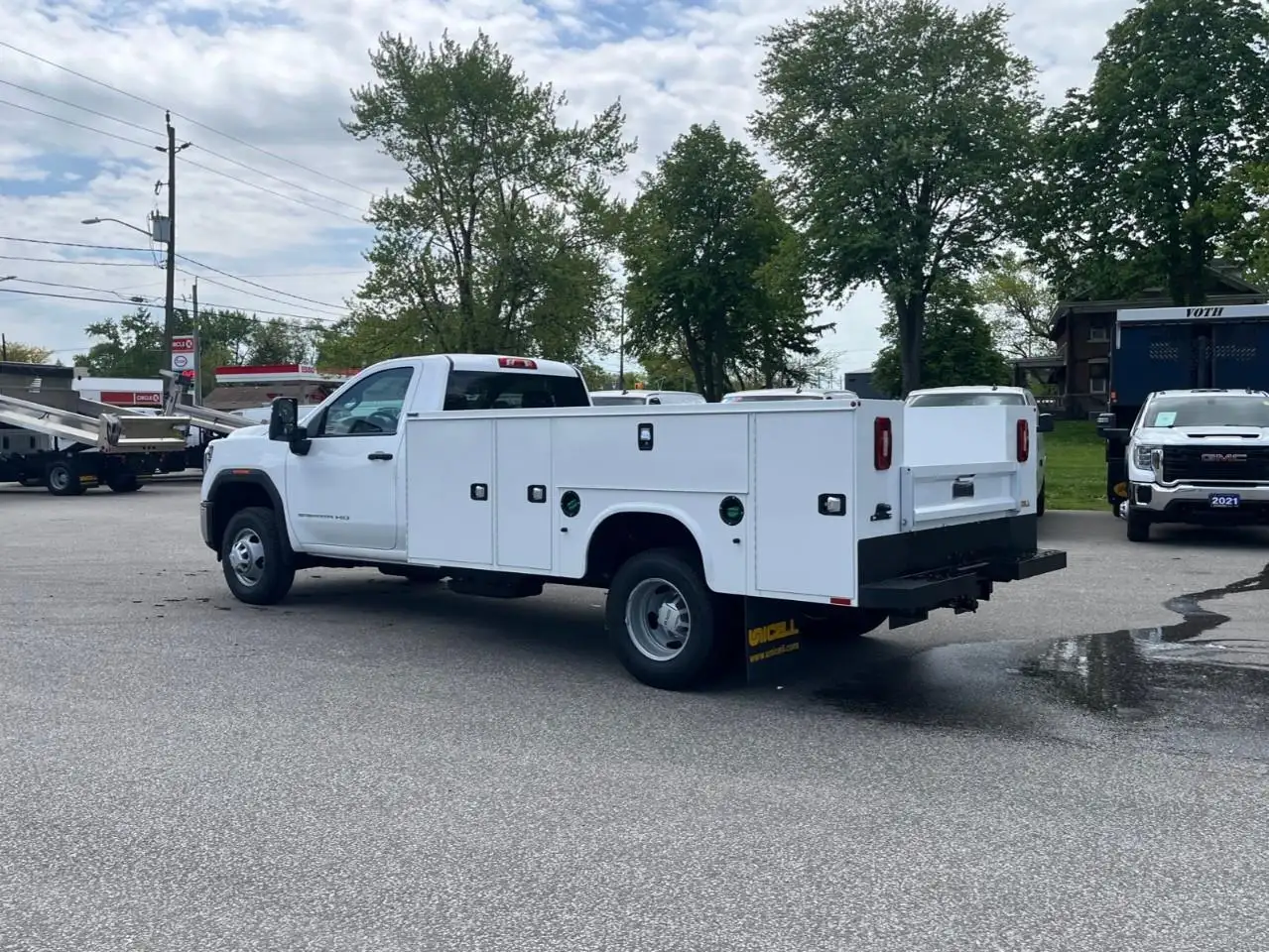 GMC Sierra 3500HD снимка GMC Sierra 3500HD