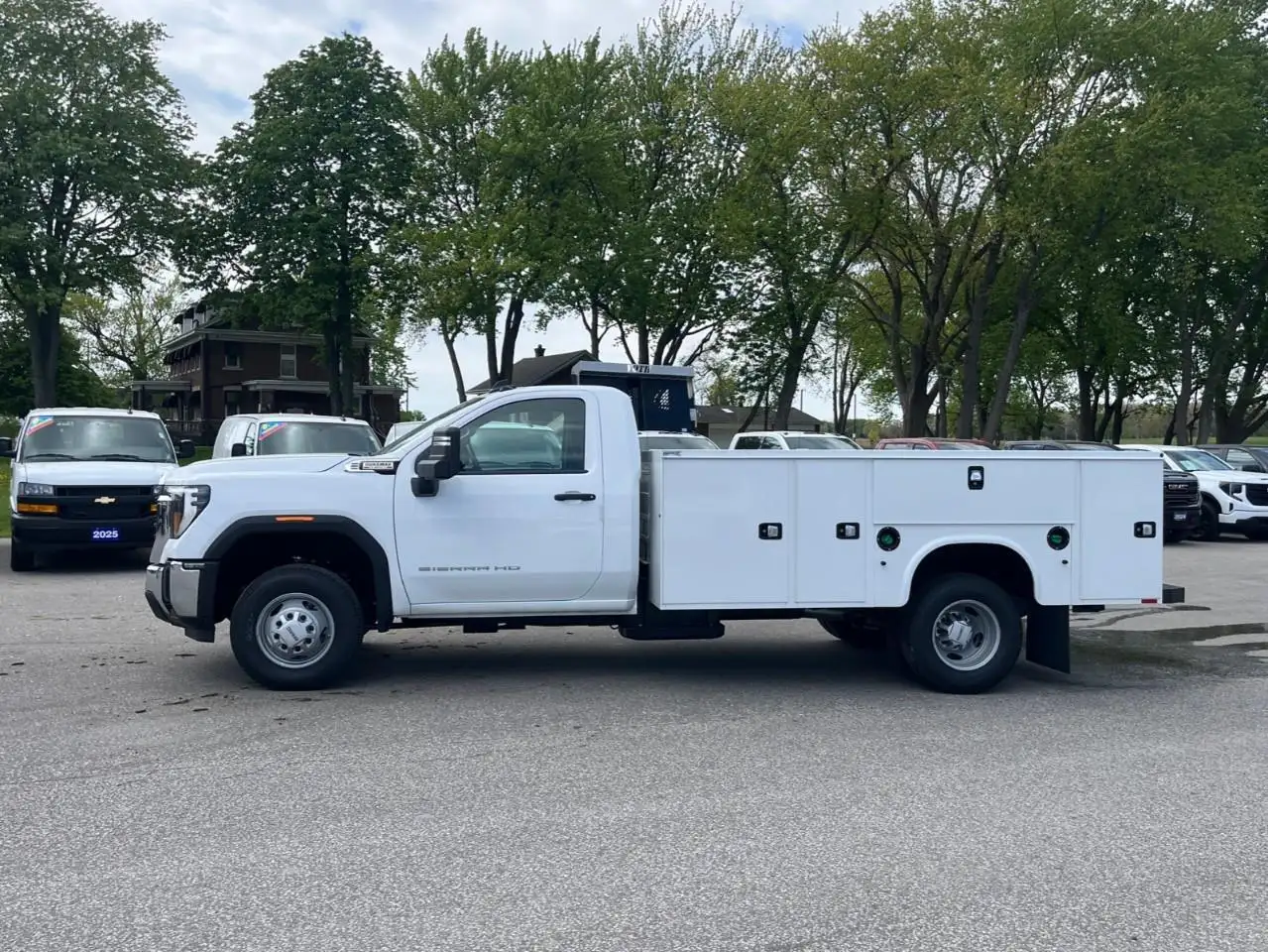 GMC Sierra 3500HD снимка GMC Sierra 3500HD