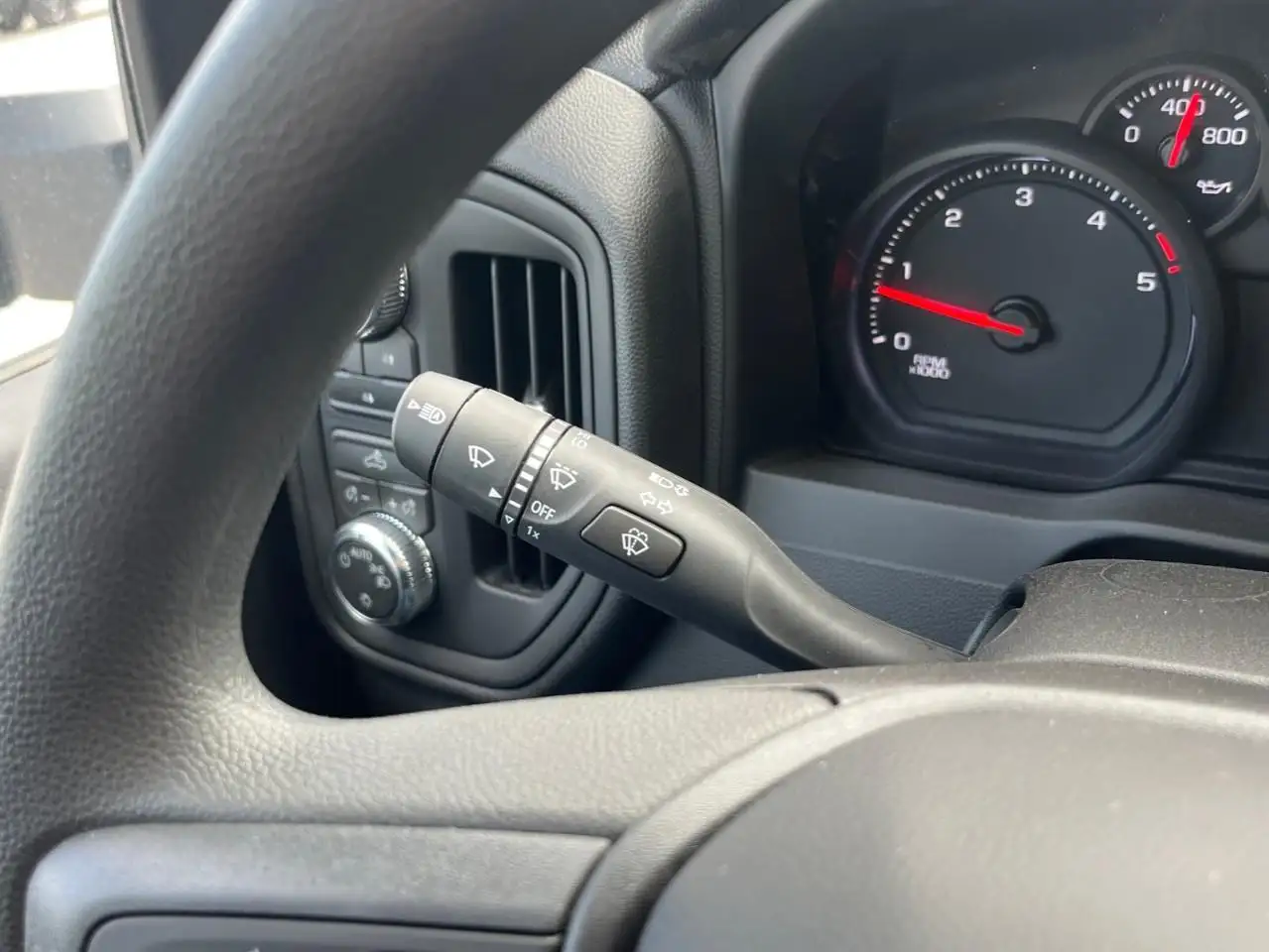 GMC Sierra 3500HD снимка GMC Sierra 3500HD