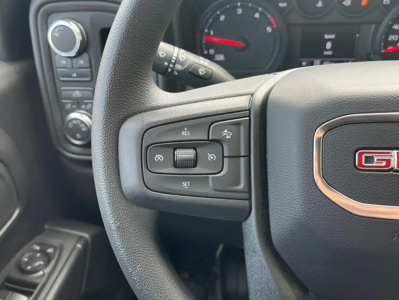 GMC Sierra 3500HD снимка GMC Sierra 3500HD