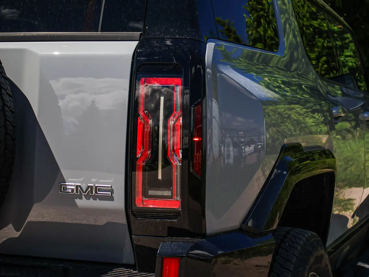GMC HUMMER EV SUV снимка GMC HUMMER EV SUV