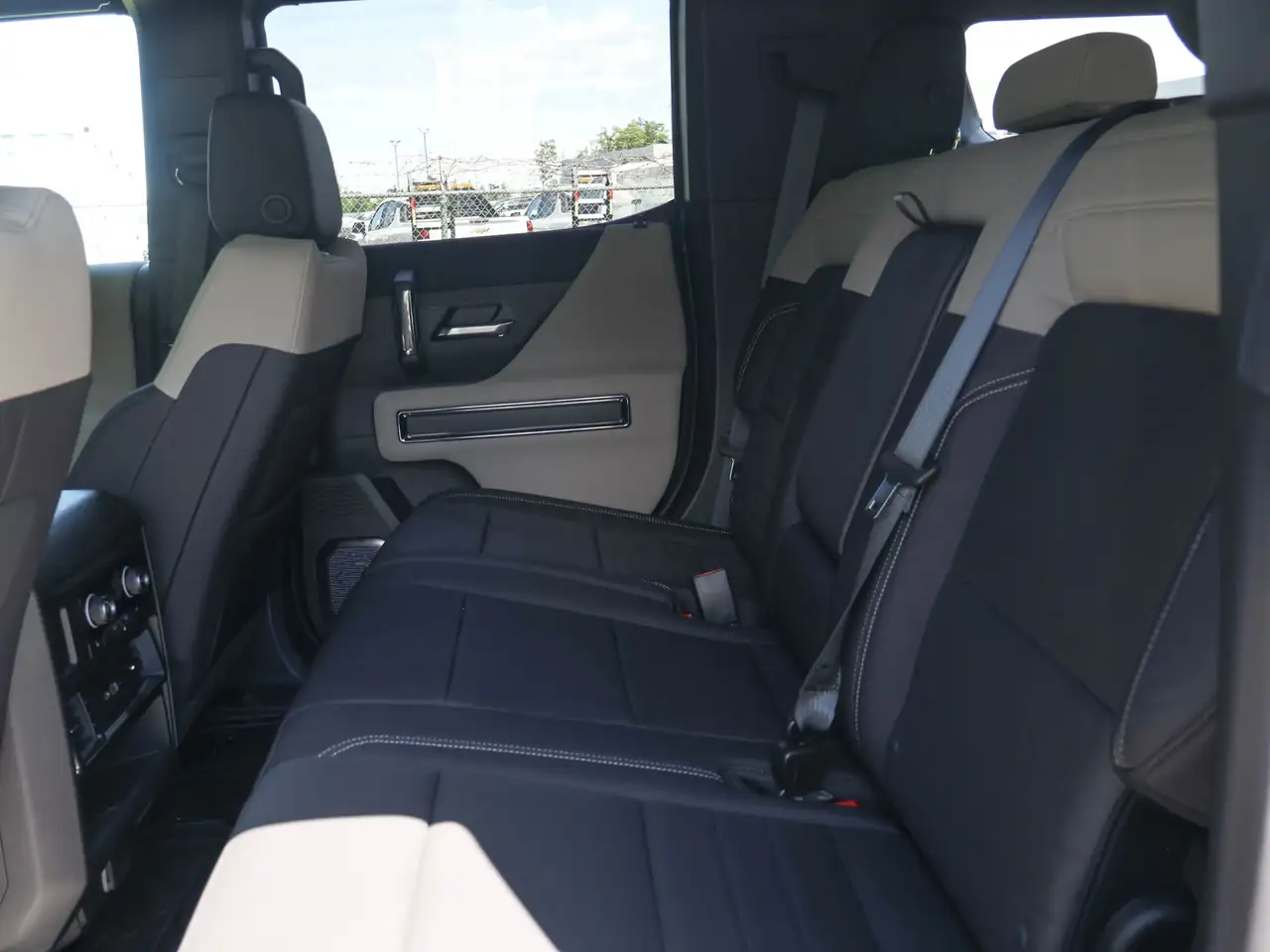 GMC HUMMER EV SUV снимка GMC HUMMER EV SUV