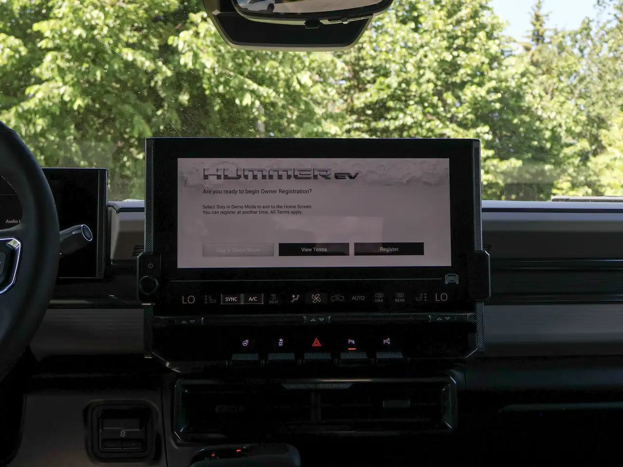 GMC HUMMER EV SUV снимка GMC HUMMER EV SUV