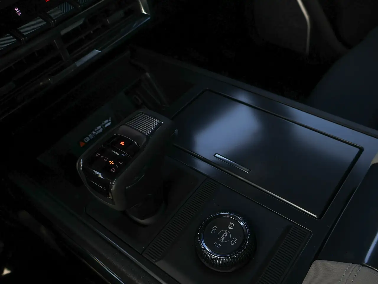 GMC HUMMER EV SUV снимка GMC HUMMER EV SUV