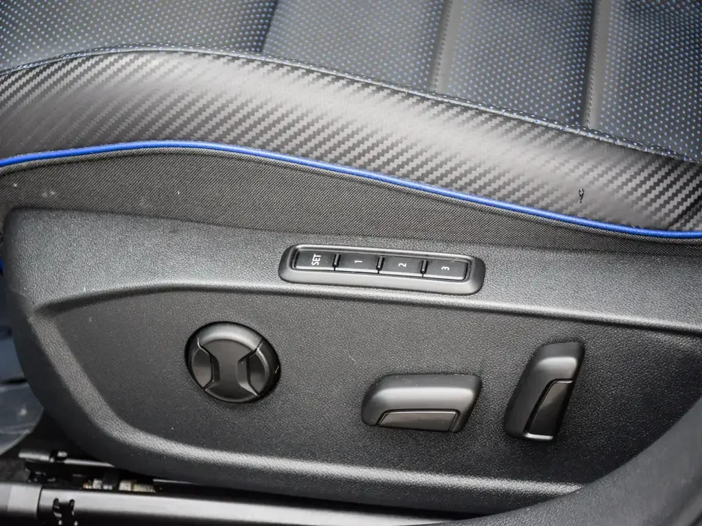 Volkswagen Golf R снимка Volkswagen Golf R