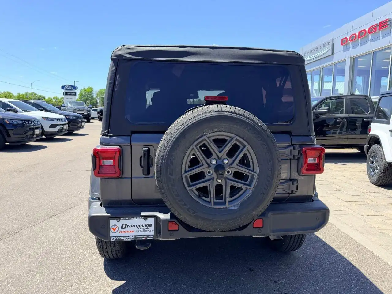 Jeep Wrangler photo Jeep Wrangler