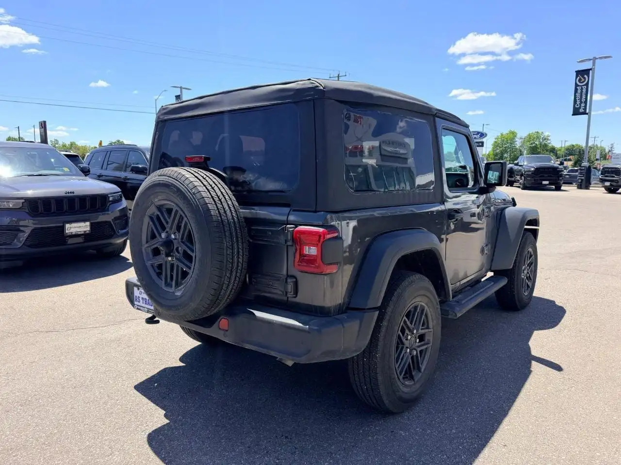 Jeep Wrangler photo Jeep Wrangler
