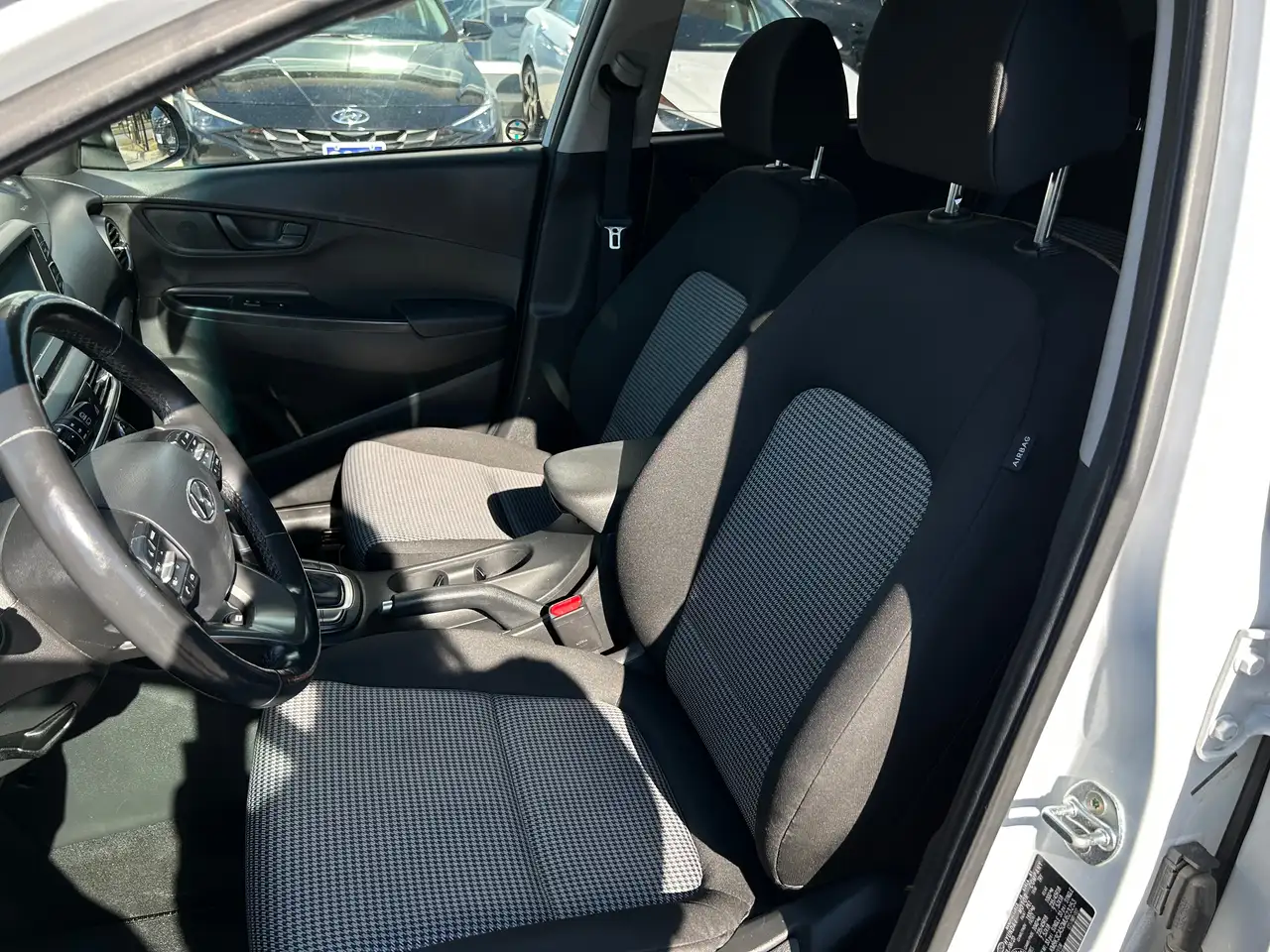 Hyundai KONA снимка Hyundai KONA