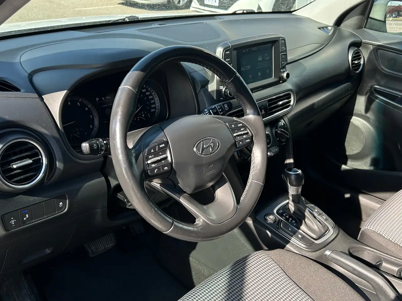 Hyundai KONA снимка Hyundai KONA