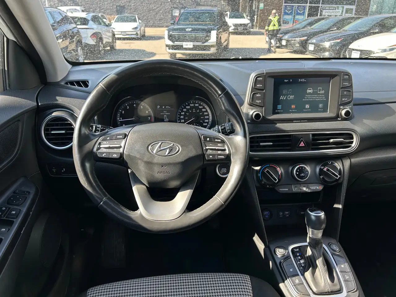 Hyundai KONA снимка Hyundai KONA