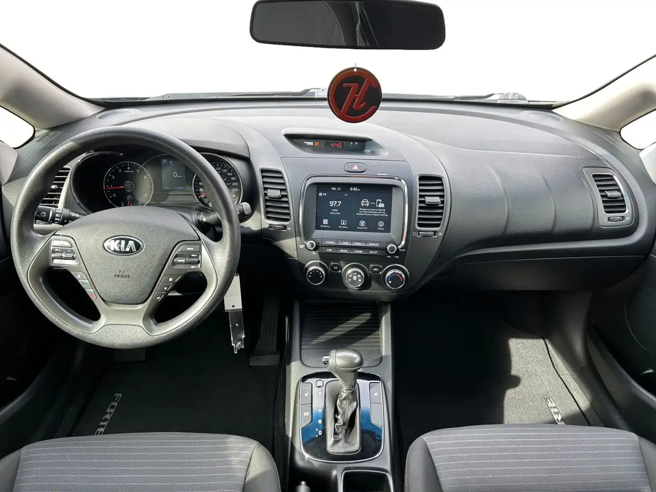 Kia Forte снимка Kia Forte
