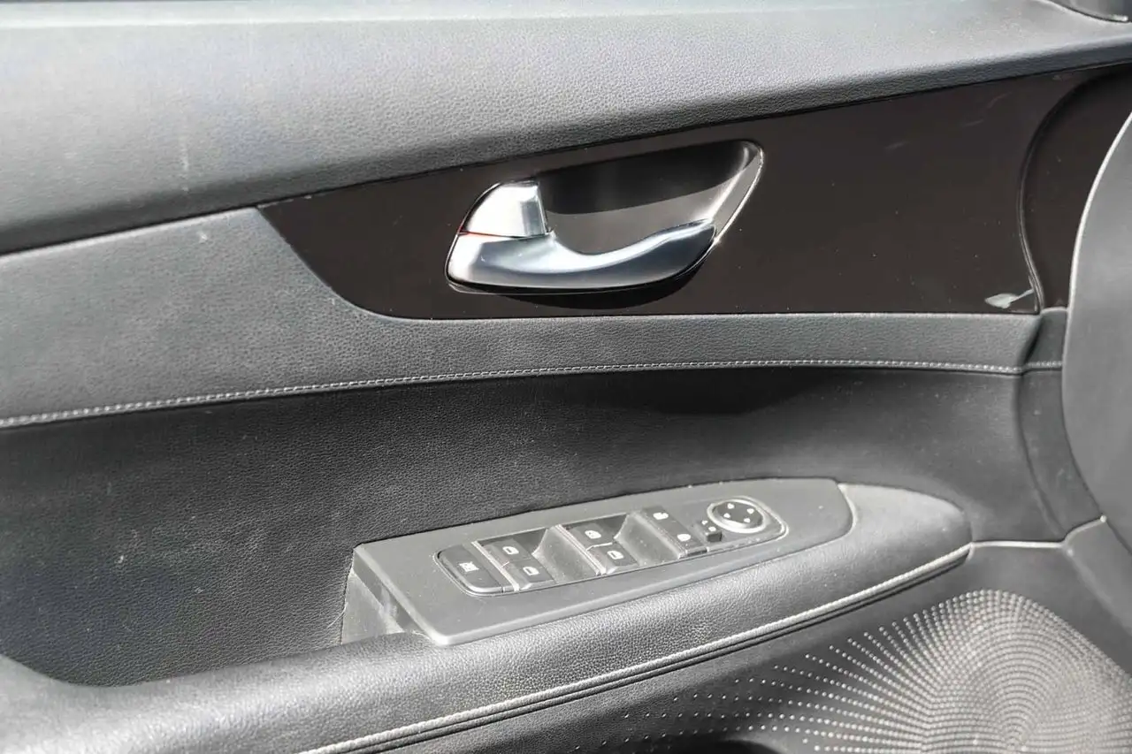 Kia Forte снимка Kia Forte