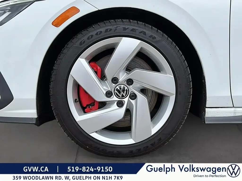 Volkswagen Golf GTI снимка Volkswagen Golf GTI