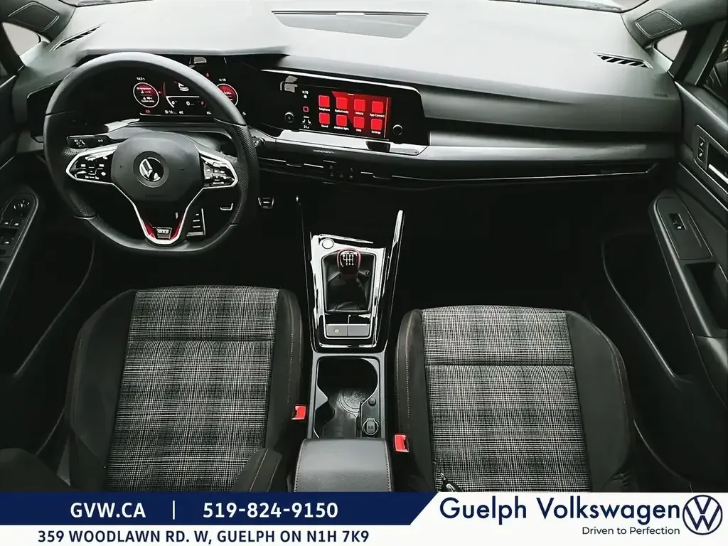 Volkswagen Golf GTI снимка Volkswagen Golf GTI