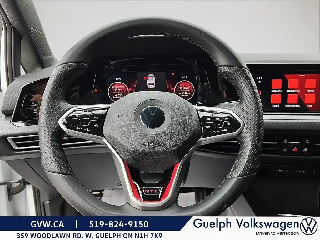 Volkswagen Golf GTI снимка Volkswagen Golf GTI
