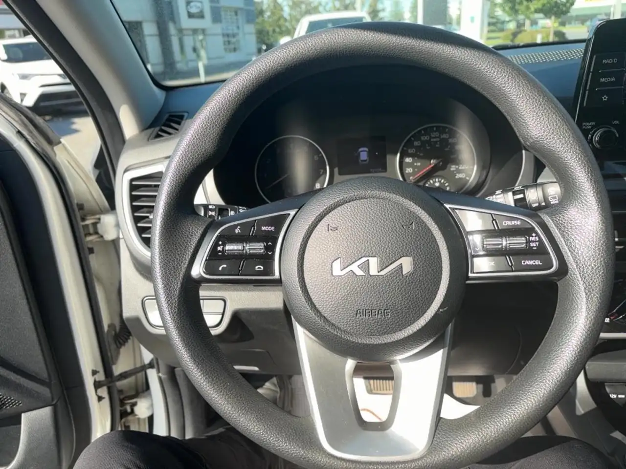 Kia Seltos снимка Kia Seltos