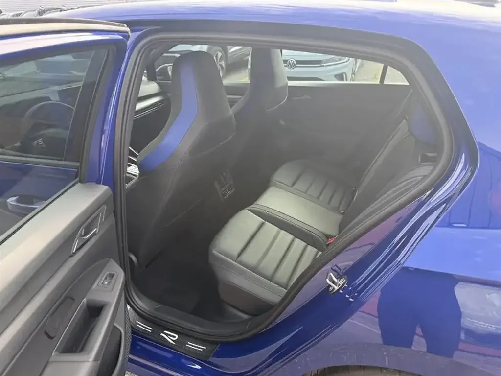Volkswagen Golf R снимка Volkswagen Golf R