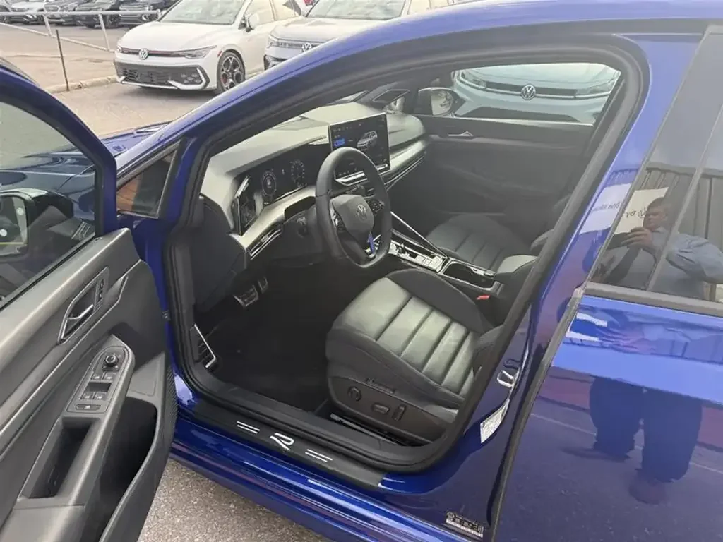 Volkswagen Golf R снимка Volkswagen Golf R
