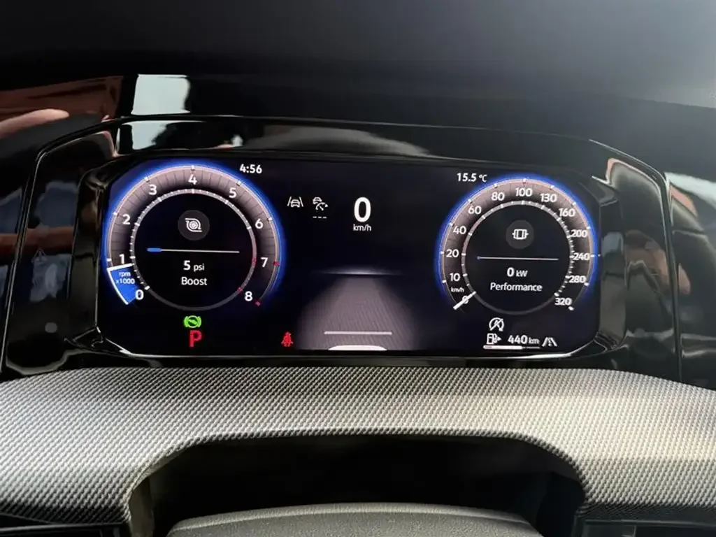 Volkswagen Golf R снимка Volkswagen Golf R