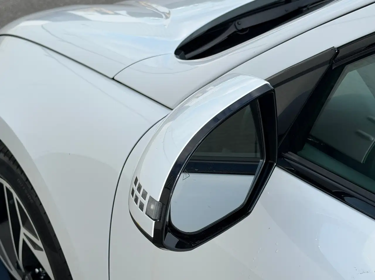 Hyundai IONIQ 6 photo Hyundai IONIQ 6