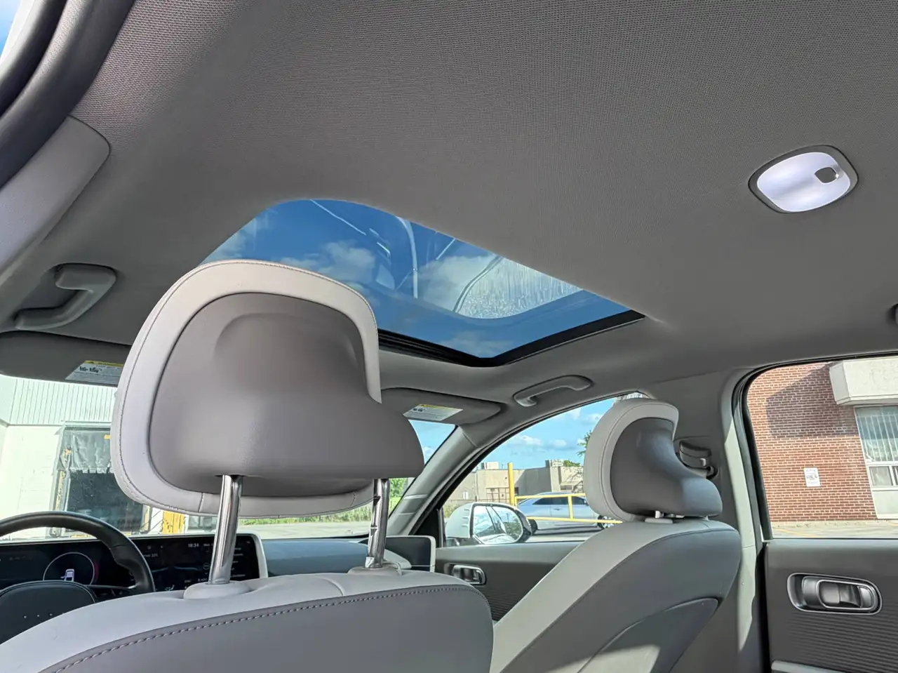 Hyundai IONIQ 6 photo Hyundai IONIQ 6