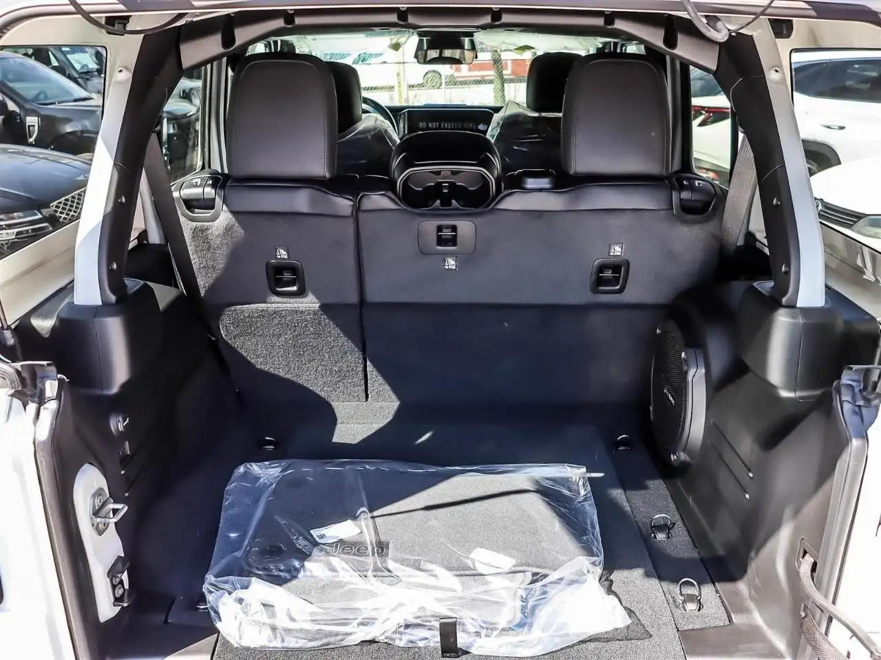 Jeep Wrangler снимка Jeep Wrangler