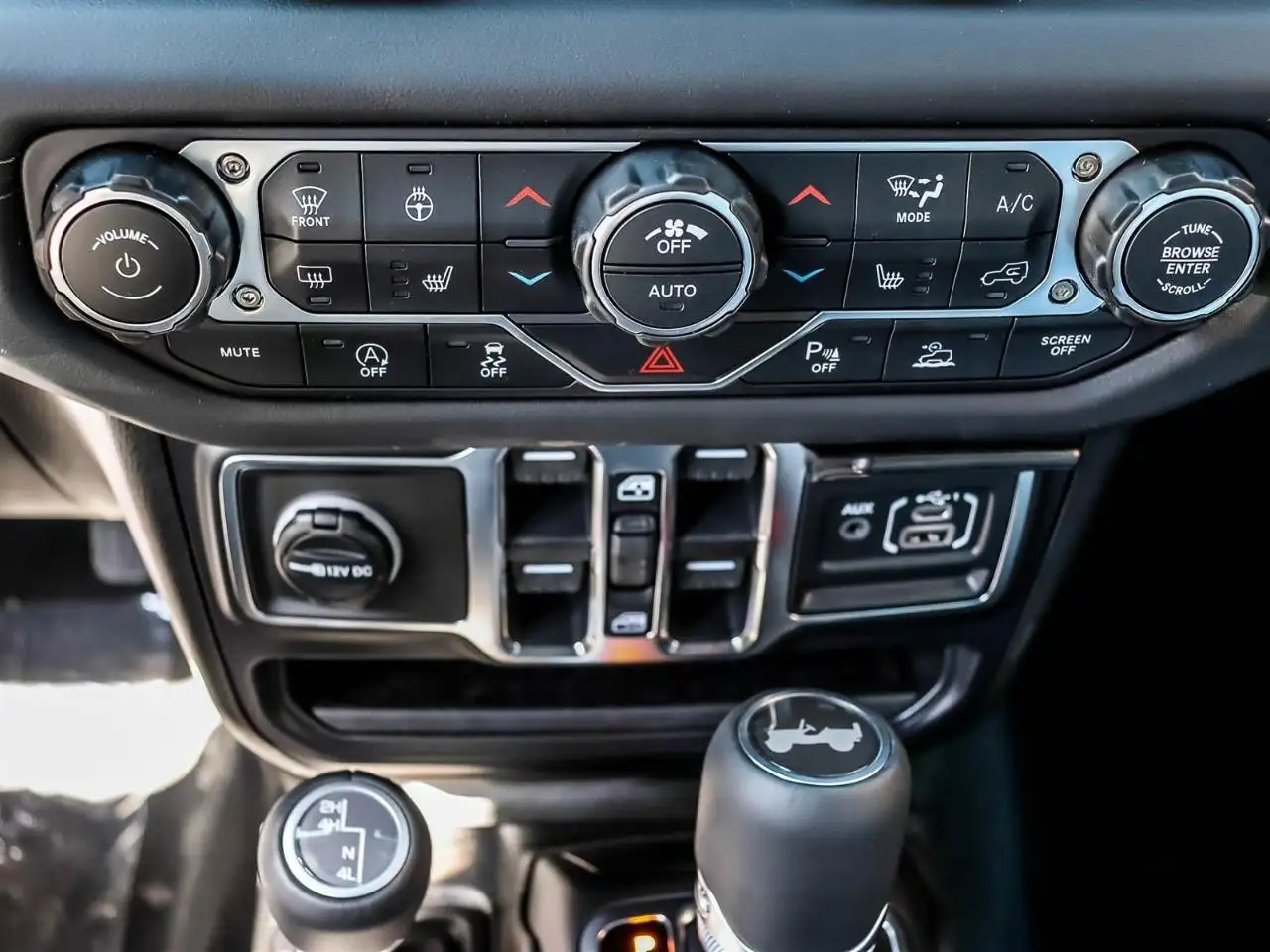 Jeep Wrangler снимка Jeep Wrangler