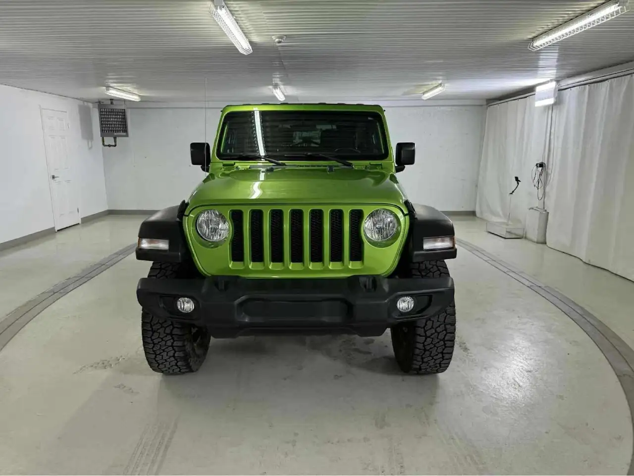 Jeep Wrangler снимка Jeep Wrangler
