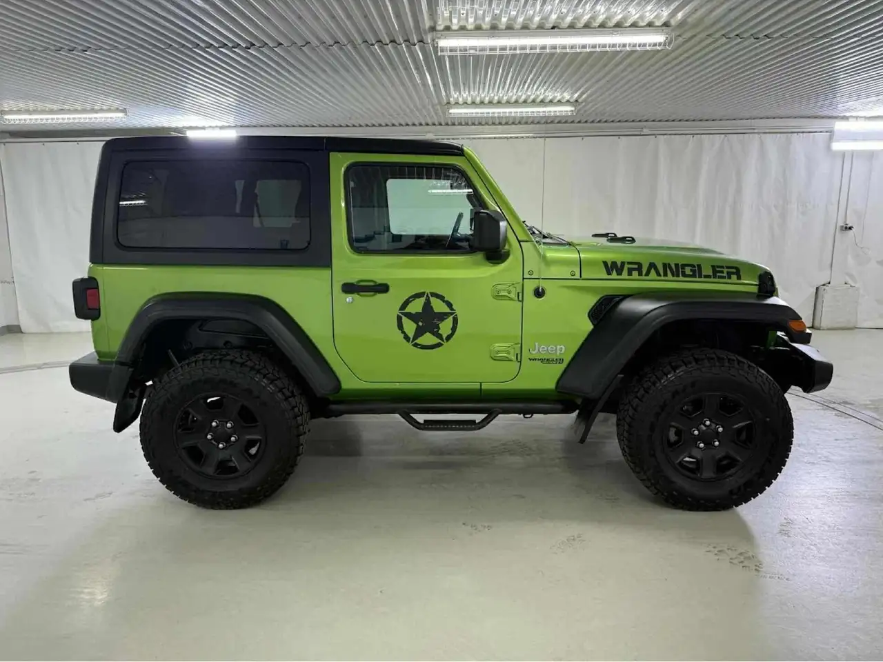 Jeep Wrangler снимка Jeep Wrangler